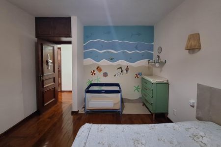 Casa à venda com 250m², 4 quartos e 4 vagas Casa à venda com 250m², 4 quartos e 4 vagasQuarto 1