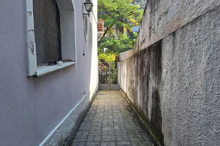 Casa à venda com 250m², 4 quartos e 4 vagas Casa à venda com 250m², 4 quartos e 4 vagasQuintal