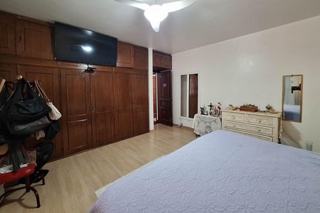 Casa à venda com 250m², 4 quartos e 4 vagas Casa à venda com 250m², 4 quartos e 4 vagasSuíte 1