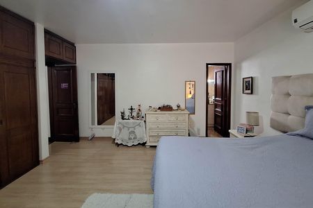 Casa à venda com 250m², 4 quartos e 4 vagas Casa à venda com 250m², 4 quartos e 4 vagasSuíte 1
