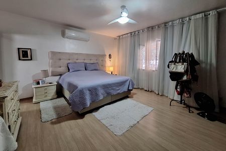 Casa à venda com 250m², 4 quartos e 4 vagas Casa à venda com 250m², 4 quartos e 4 vagasSuíte 1