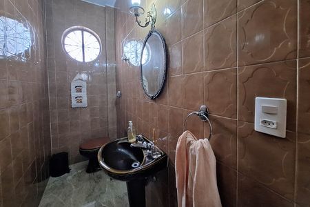 Casa à venda com 250m², 4 quartos e 4 vagas Casa à venda com 250m², 4 quartos e 4 vagasLavabo