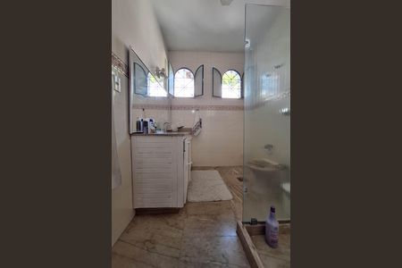 Casa à venda com 250m², 4 quartos e 4 vagas Casa à venda com 250m², 4 quartos e 4 vagasBanheiro 1