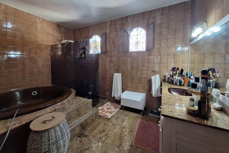 Casa à venda com 250m², 4 quartos e 4 vagas Casa à venda com 250m², 4 quartos e 4 vagasBanheiro da Suíte 1