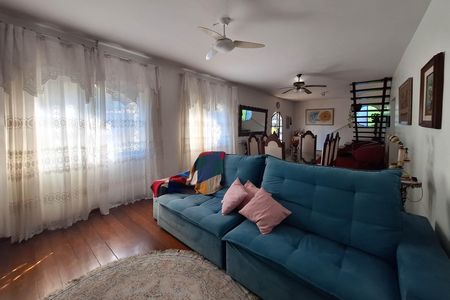 Casa à venda com 250m², 4 quartos e 4 vagas Casa à venda com 250m², 4 quartos e 4 vagasSala 1