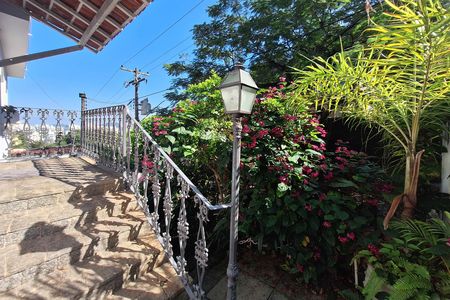 Quintal de casa à venda com 4 quartos, 250m² em Santa Rosa, Niterói