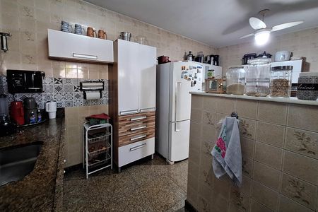 Casa à venda com 250m², 4 quartos e 4 vagas Casa à venda com 250m², 4 quartos e 4 vagasCozinha