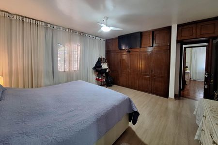 Casa à venda com 250m², 4 quartos e 4 vagas Casa à venda com 250m², 4 quartos e 4 vagasSuíte 1