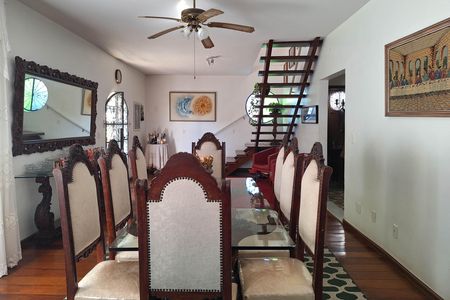 Casa à venda com 250m², 4 quartos e 4 vagas Casa à venda com 250m², 4 quartos e 4 vagasSala 1
