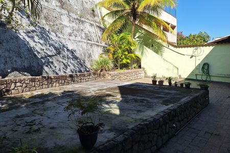 Casa à venda com 250m², 4 quartos e 4 vagas Casa à venda com 250m², 4 quartos e 4 vagasQuintal