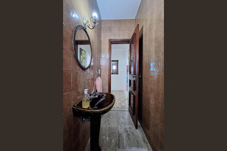 Casa à venda com 250m², 4 quartos e 4 vagas Casa à venda com 250m², 4 quartos e 4 vagasLavabo
