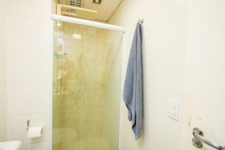 Apartamento à venda com 60m², 2 quartos e 2 vagas Apartamento à venda com 60m², 2 quartos e 2 vagasBanheiro social