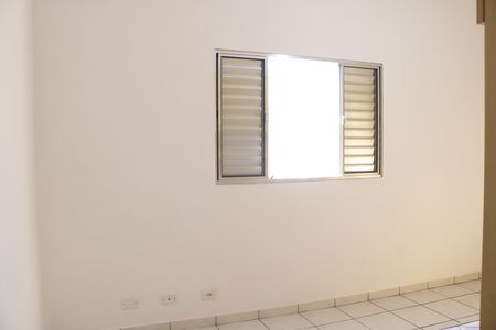 Quarto 2 de casa para alugar com 2 quartos, 65m² em Vila Augusto, São Paulo