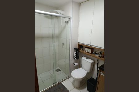 Banheiro de apartamento à venda com 1 quarto, 39m² em Taguatinga, Brasília
