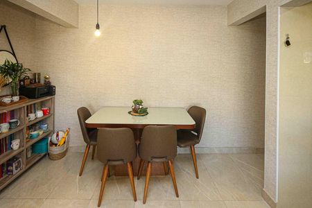 Apartamento à venda com 60m², 2 quartos e 1 vaga Apartamento à venda com 60m², 2 quartos e 1 vagaSala de Jantar
