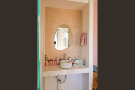 Banheiro de apartamento para alugar com 1 quarto, 32m² em Todos Os Santos, Rio de Janeiro