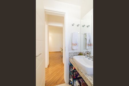 Apartamento à venda com 78m², 2 quartos e 1 vaga Apartamento à venda com 78m², 2 quartos e 1 vagaBanheiro Social