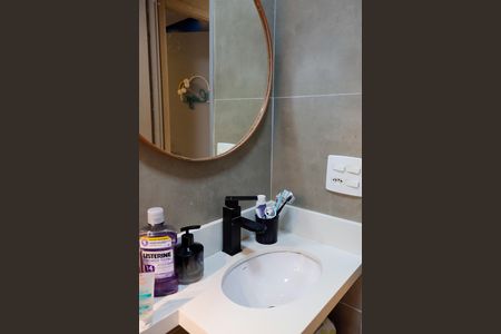 Banheiro de apartamento à venda com 2 quartos, 48m² em Centro, Osasco