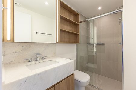 Banheiro de apartamento para alugar com 1 quarto, 42m² em Indianópolis, São Paulo