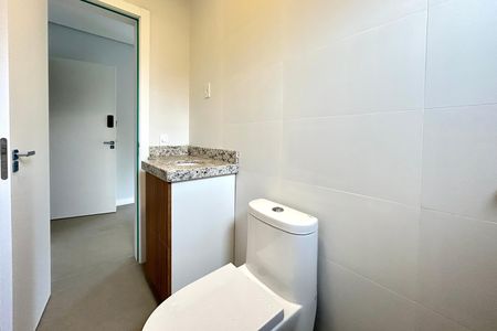 Banheiro  de kitnet/studio para alugar com 1 quarto, 38m² em Campeche, Florianópolis