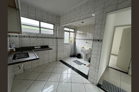 Cozinha de apartamento para alugar com 2 quartos, 68m² em Vila Valenca, São Vicente
