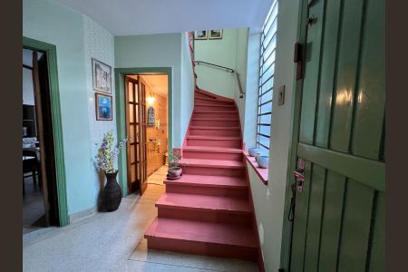 Escada de casa à venda com 4 quartos, 350m² em Jardim Novo Mundo, São Paulo