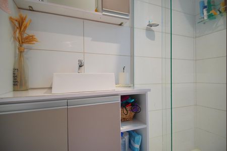 Banheiro Corredor de apartamento à venda com 2 quartos, 51m² em Santa Fé, Porto Alegre