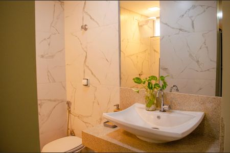 Banheiro de apartamento para alugar com 1 quarto, 58m² em Setor Central, Goiânia