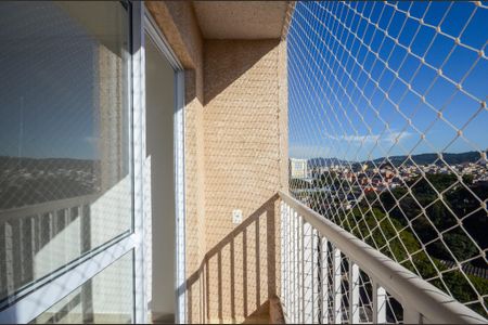 Apartamento para alugar com 38m², 2 quartos e 1 vaga Apartamento para alugar com 38m², 2 quartos e 1 vagaSala - Sacada