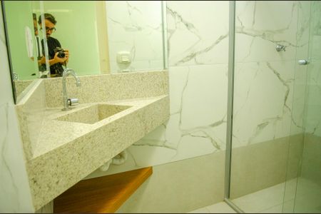 Banheiro de apartamento para alugar com 1 quarto, 58m² em Setor Central, Goiânia