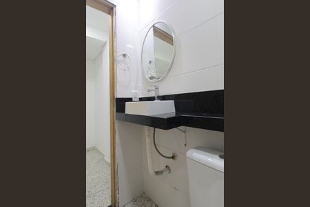Banheiro de kitnet/studio para alugar com 1 quarto, 35m² em Jardim Felicidade, Belo Horizonte