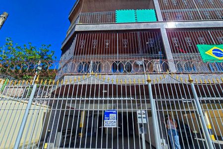 Fachada do Prédio com placa de apartamento para alugar com 2 quartos, 80m² em Méier, Rio de Janeiro