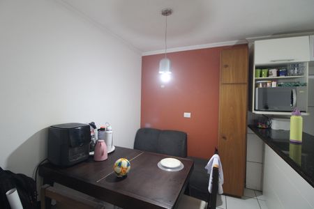 Cozinha de casa de condomínio à venda com 3 quartos, 100m² em Jardim dos Manacas, São Paulo