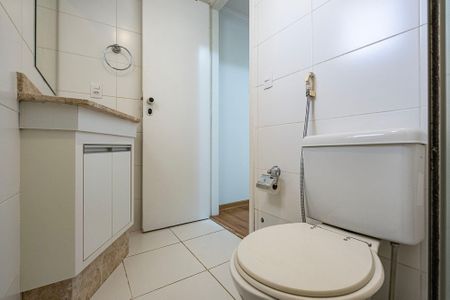 Banheiro de apartamento à venda com 1 quarto, 43m² em Cerqueira César, São Paulo