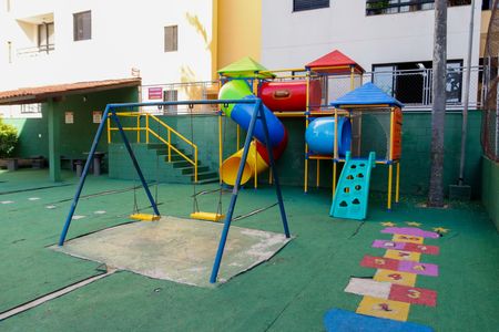 Apartamento à venda com 56m², 2 quartos e 1 vaga Apartamento à venda com 56m², 2 quartos e 1 vagaÁrea comum - Playground