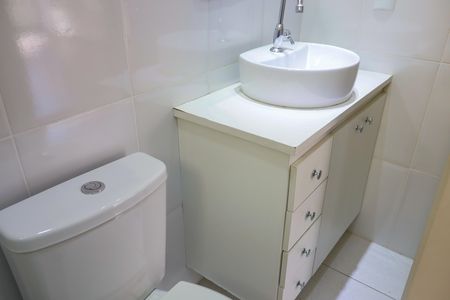 Apartamento à venda com 56m², 2 quartos e 1 vaga Apartamento à venda com 56m², 2 quartos e 1 vagaBanheiro