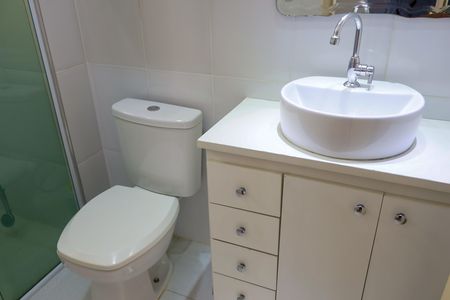 Apartamento à venda com 56m², 2 quartos e 1 vaga Apartamento à venda com 56m², 2 quartos e 1 vagaBanheiro