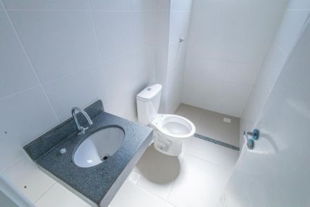 Banheiro de apartamento à venda com 2 quartos, 45m² em Paquetá, Belo Horizonte