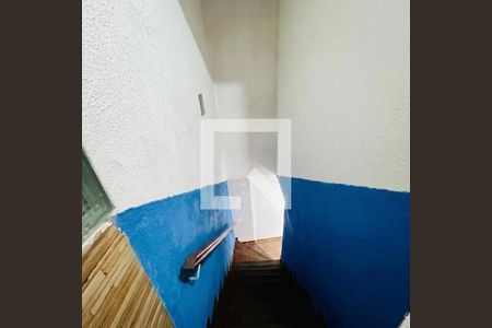 Escada de casa à venda com 3 quartos, 250m² em Jardim Sabara, São Paulo