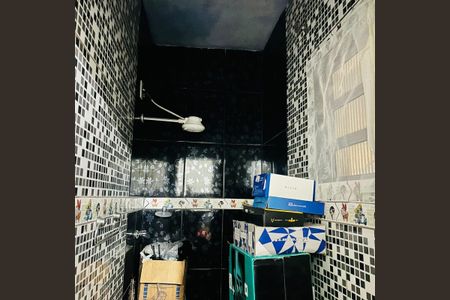 Banheiro de casa à venda com 3 quartos, 250m² em Jardim Sabara, São Paulo