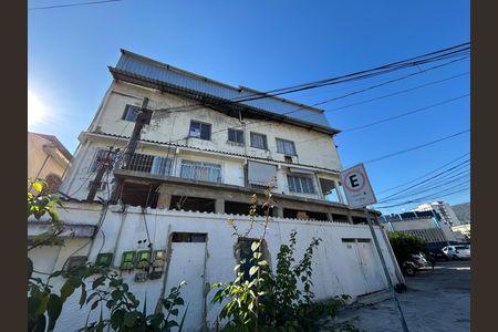 Apartamento para alugar com 75m², 2 quartos e sem vagaFachada + placa