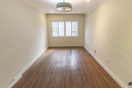 Sala de casa à venda com 3 quartos, 184m² em Vila Bertioga, São Paulo