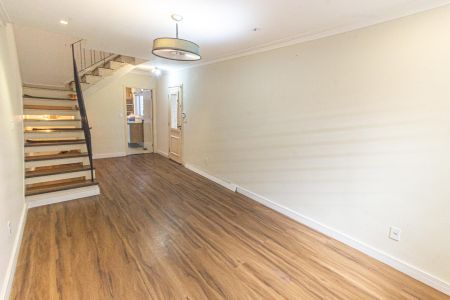 Casa à venda com 3 quartos, 184m² em Vila Bertioga, São Paulo