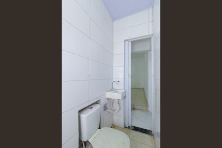 Casa para alugar com 64m², 2 quartos e sem vaga Casa para alugar com 64m², 2 quartos e sem vagaBanheiro
