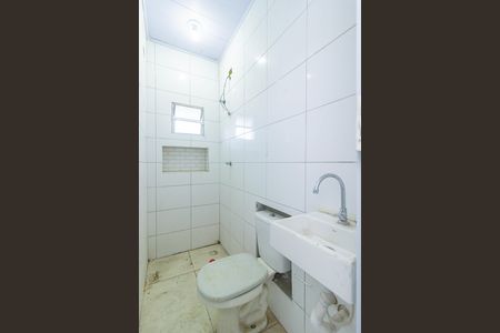 Banheiro de casa para alugar com 2 quartos, 64m² em Jardim Rincão, São Paulo