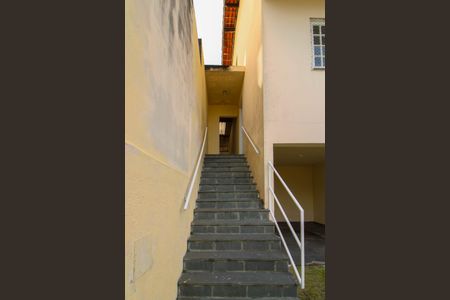 Escada de casa para alugar com 1 quarto, 85m² em Jardim Ouro Preto, Taboão da Serra