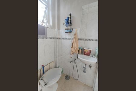 Apartamento à venda com 120m², 2 quartos e sem vaga Apartamento à venda com 120m², 2 quartos e sem vagaBanheiro de serviço