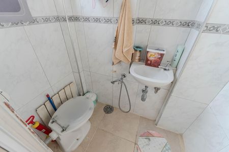 Apartamento à venda com 120m², 2 quartos e sem vaga Apartamento à venda com 120m², 2 quartos e sem vagaBanheiro de serviço