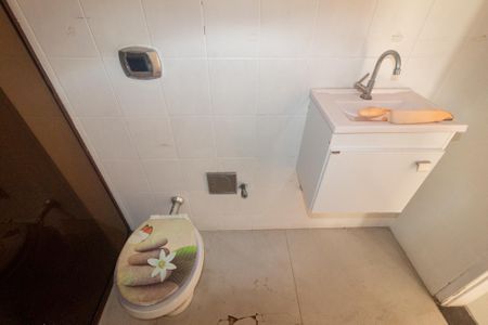 Casa para alugar com 180m², 4 quartos e 1 vaga Casa para alugar com 180m², 4 quartos e 1 vagaBanheiro social
