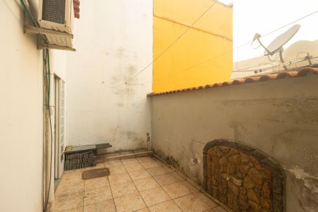 Casa para alugar com 180m², 4 quartos e 1 vaga Casa para alugar com 180m², 4 quartos e 1 vagaVaranda